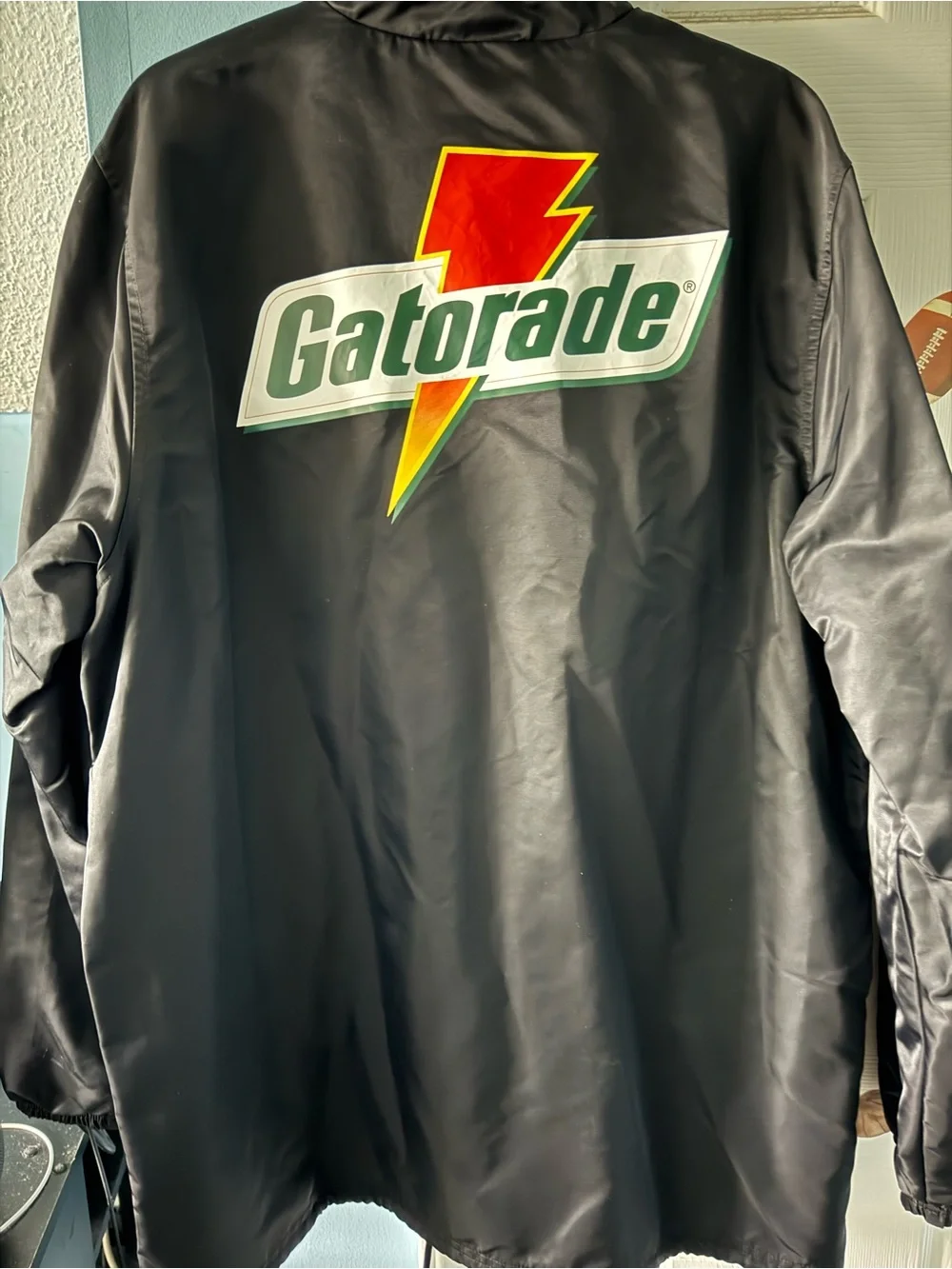 Jordan Gatorade Bundle: AJ1 Orange Peel 10.5 + Jordan Coach Jacket XL